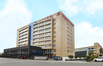 منظر أمامي لمصنع YDCT يُظهر مرافق الإنتاج لأنابيب العادم المرنة ومنفاخ الفولاذ المقاوم للصدأ.