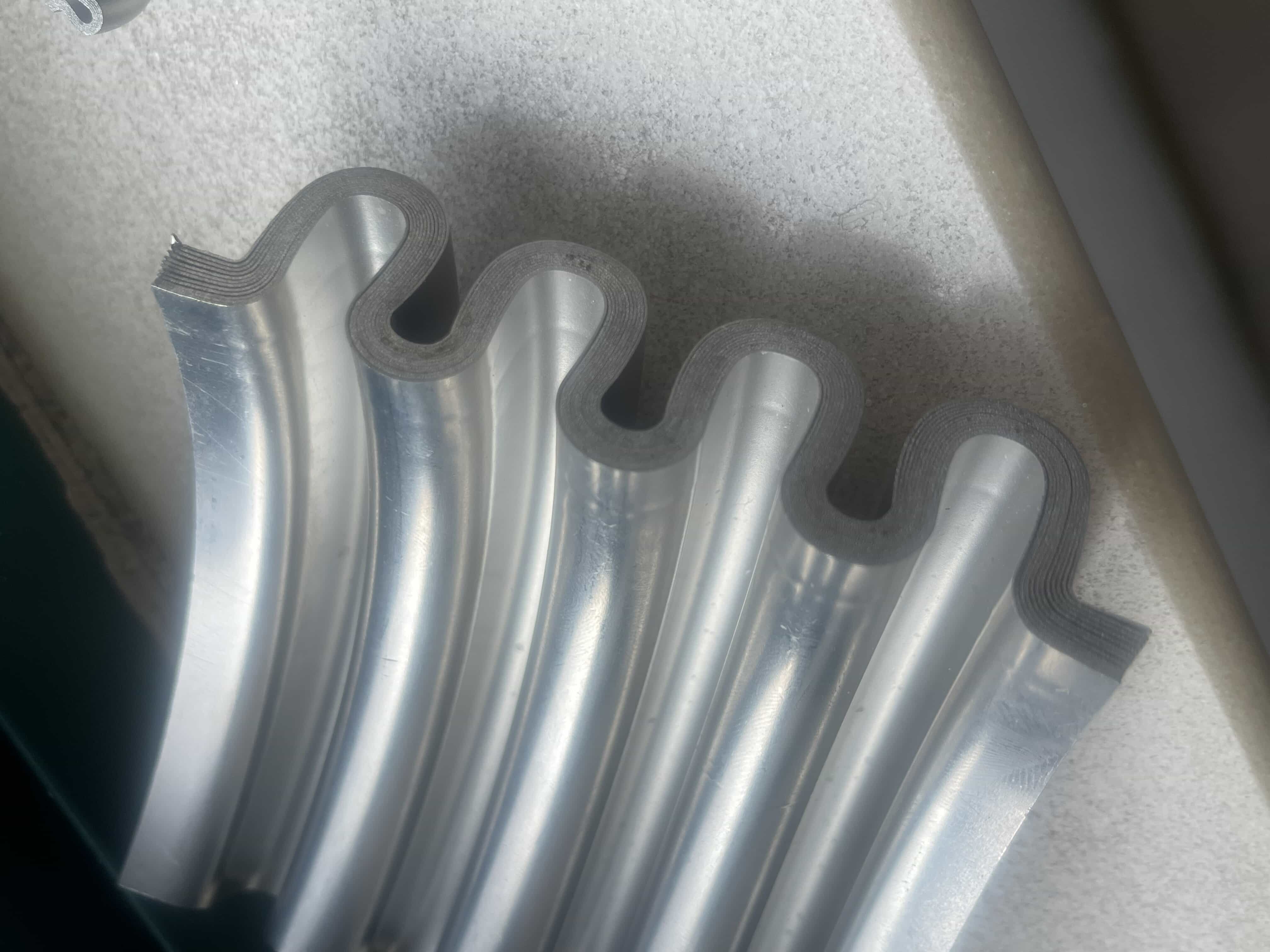 عرض مقطعي لأنبوب العادم متعدد الطبقات