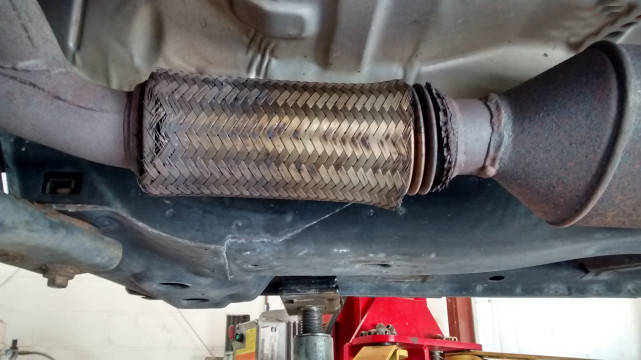 هل يمكنك إصلاح أنبوب العادم المرن؟