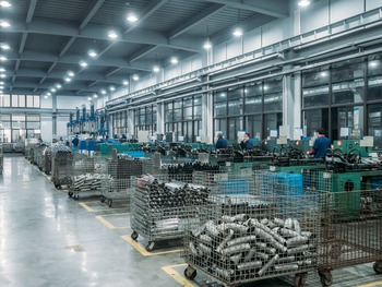 خط تشكيل منفاخ YDCT لإنتاج منفاخ عادم من الفولاذ المقاوم للصدأ لتطبيقات السيارات.