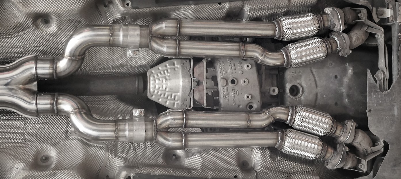 ما هو عادم الأنابيب المرنة في السيارة